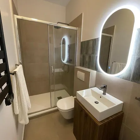 Apartment Center 3br With En-suite And Workspace Rijeka