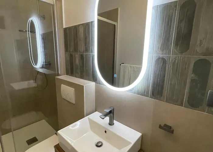 Center 3br With En-suite And Workspace Lejlighed