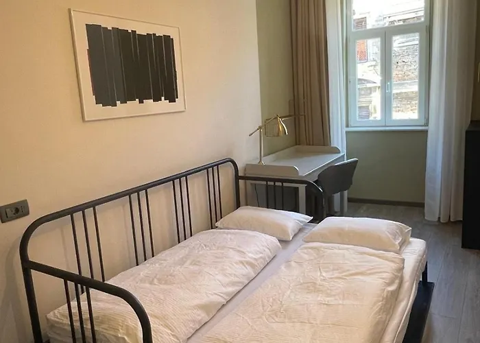 Center 3br With En-suite And Workspace Rijeka