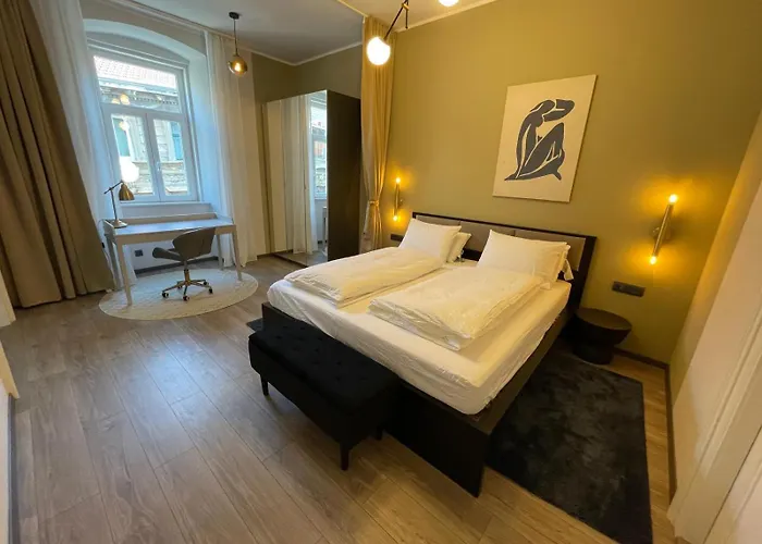 Center 3br With En-suite And Workspace Lejlighed