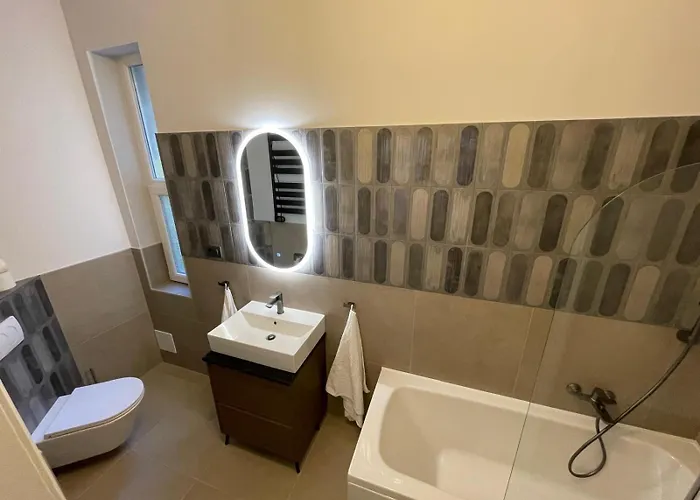 Center 3br With En-suite And Workspace Lejlighed