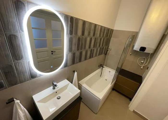 Center 3br With En-suite And Workspace Lejlighed *