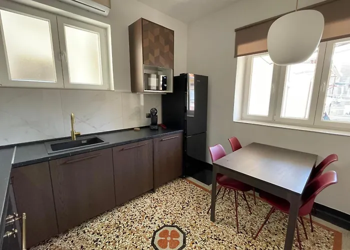 Lejlighed Center 3br With En-suite And Workspace
