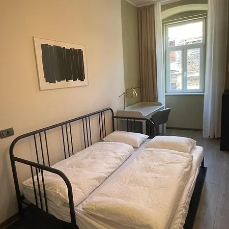 Center 3br With En-suite And Workspace Rijeka
