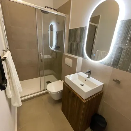 Center 3br With En-suite And Workspace Rijeka
