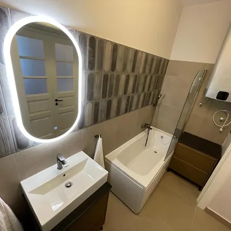 Center 3br With En-suite And Workspace Apartmán *
