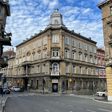 Center 3br With En-suite And Workspace * Rijeka