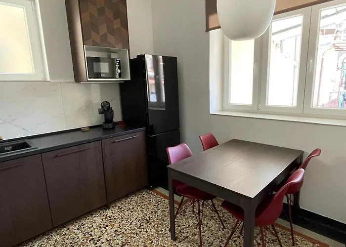 Apartmán Center 3br With En-suite And Workspace