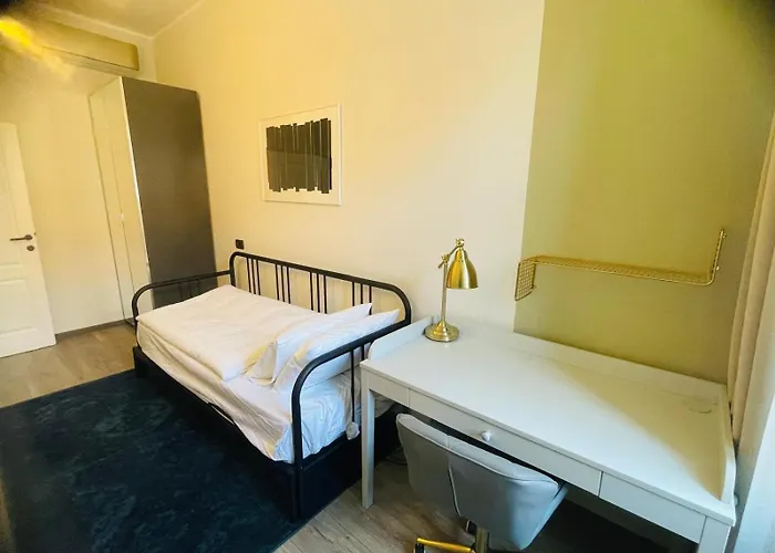 Center 3br With En-suite And Workspace *