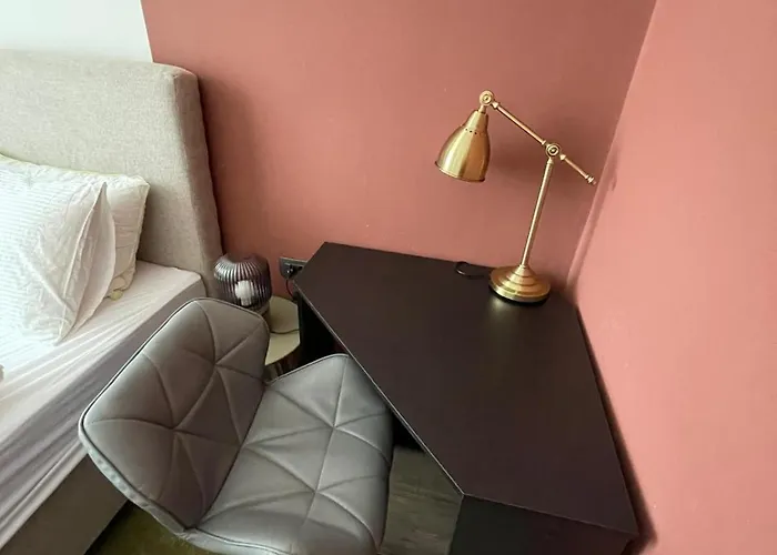 Apartmán Center 3br With En-suite And Workspace *