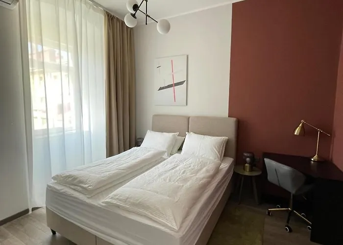 Apartmán Center 3br With En-suite And Workspace